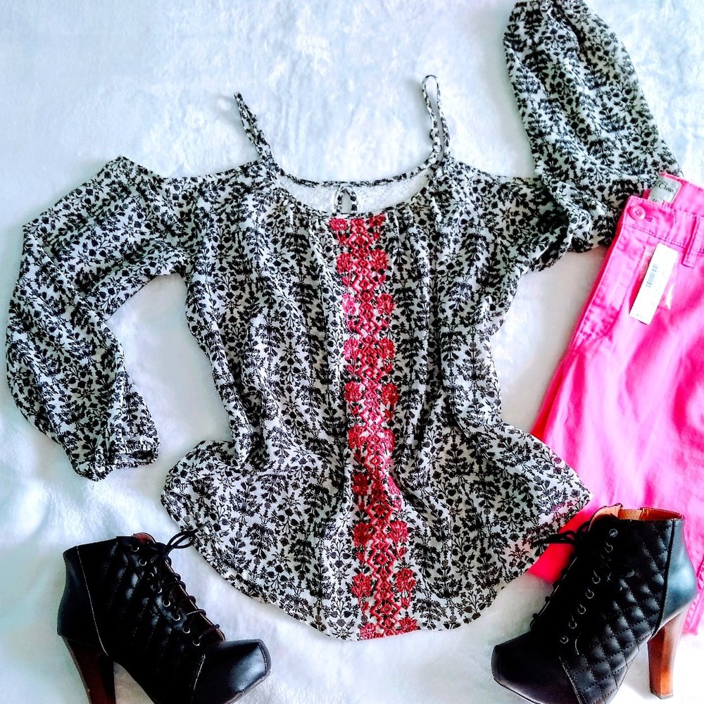 Cold Shoulder Floral Print Top Size M